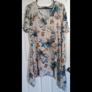 Womens Top Plus Size 3X Floral Asymmetrical Tunic